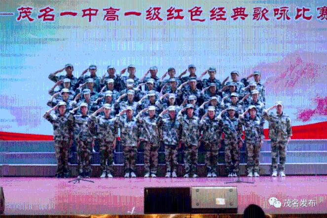 他创建了八一电影制片厂，1958年被免职，复出后任上海市委副书记